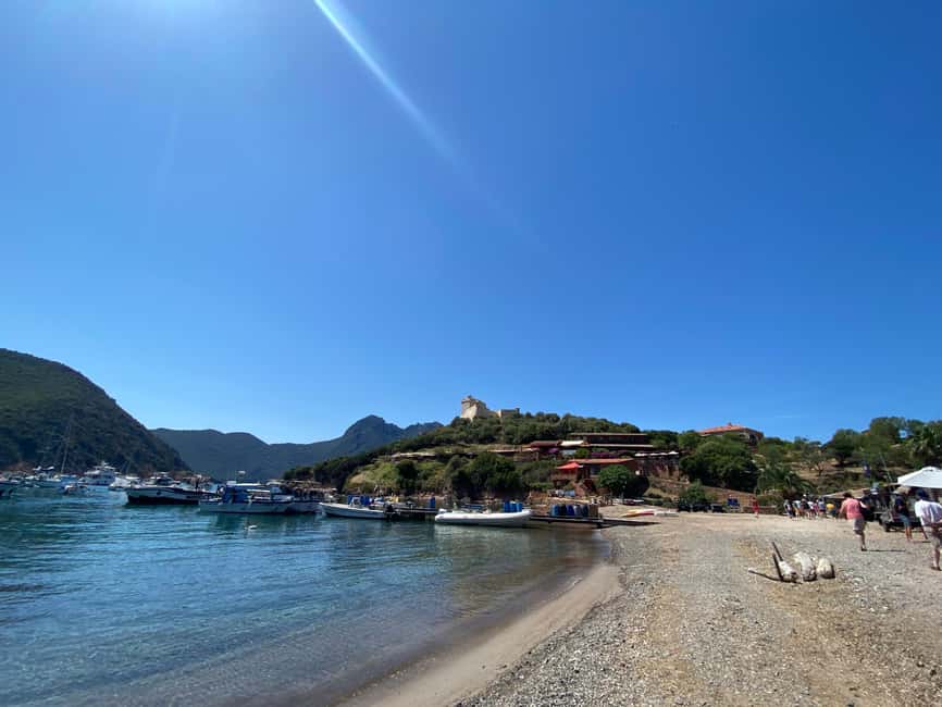 Calvi: Guided speedboat tour to Scandola and Girolata - One hour and 30 minutes inside Scandola