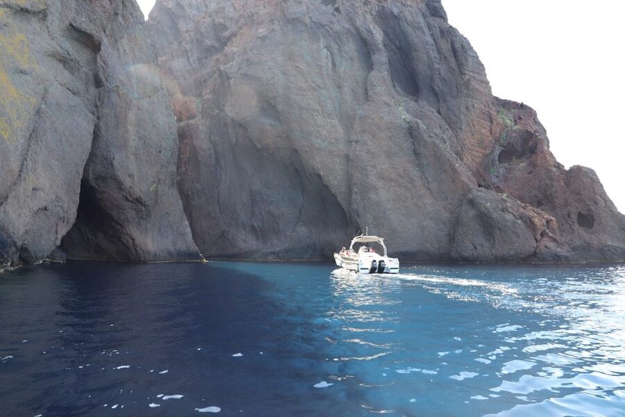 Calvi: Scandola and Girolata 6-Hour Boat Tour - One hour in Girolata