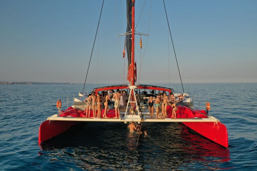 Cambrils: Catamaran Cruise with Drinks and BBQ Lunch Option - What to bring and how to plan the day