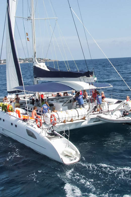 Cambrils: Costa Daurada Sail Catamaran Cruise - How busy is the catamaran?