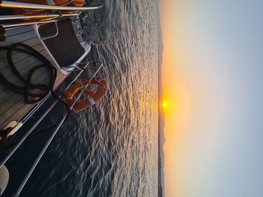 Cambrils: Costa Dorada Sunset Catamaran Cruise with Drinks - The first hour: beaches, villages, and sea breeze