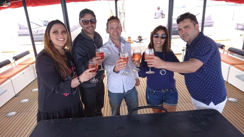 Cambrils/Salou: Coastline Catamaran 2h with drinks, pickup - Practical advice for a smoother morning