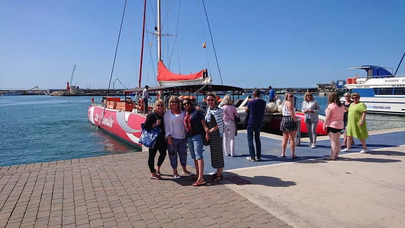 Cambrils/Salou: Coastline Catamaran 2h with drinks, pickup - What the service is like