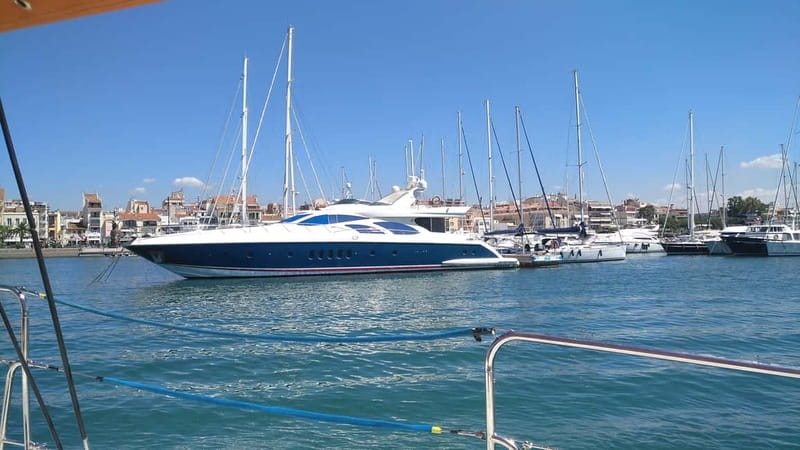 Cambrils/Salou: Coastline Catamaran 2h with drinks, pickup - Hotel pickup from Salou, Cambrils, and Pineda
