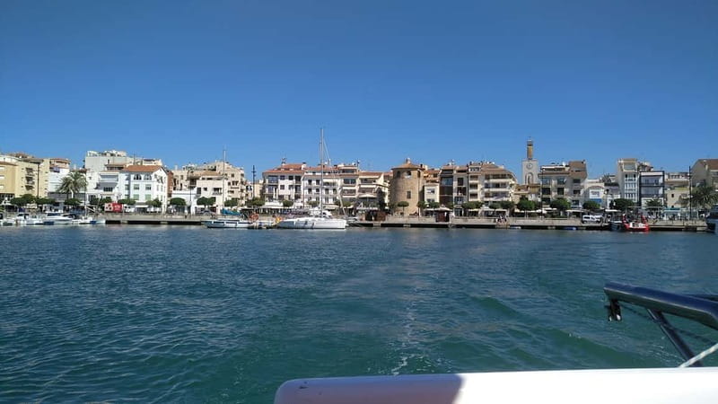 Cambrils/Salou: Coastline Catamaran 2h with drinks, pickup - Who will enjoy this cruise most?