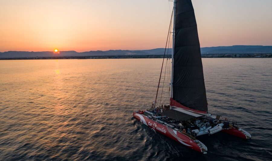 Cambrils: Sunset Catamaran Cruise & Drinks w/ Sunbed - Key points to know before booking