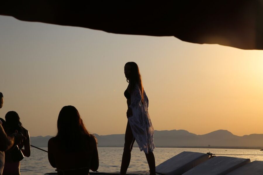 Cambrils: Sunset Catamaran Cruise & Drinks w/ Sunbed - Sunset, drinks, and the return to Cambrils