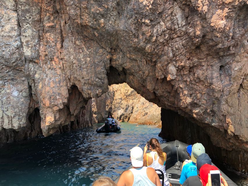 Cannes: Estérel Massif Boat Excursion - The red rocks of the Estérel Massif