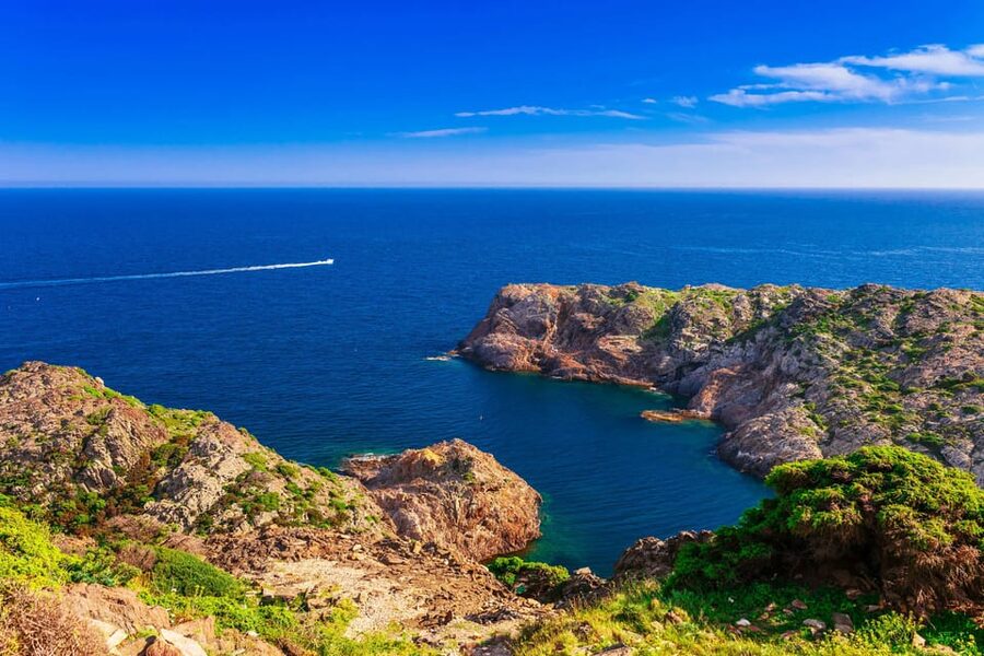 Cap Norfeu: Costa Brava Catamaran Trip with Underwater Views - What to expect from the underwater viewing