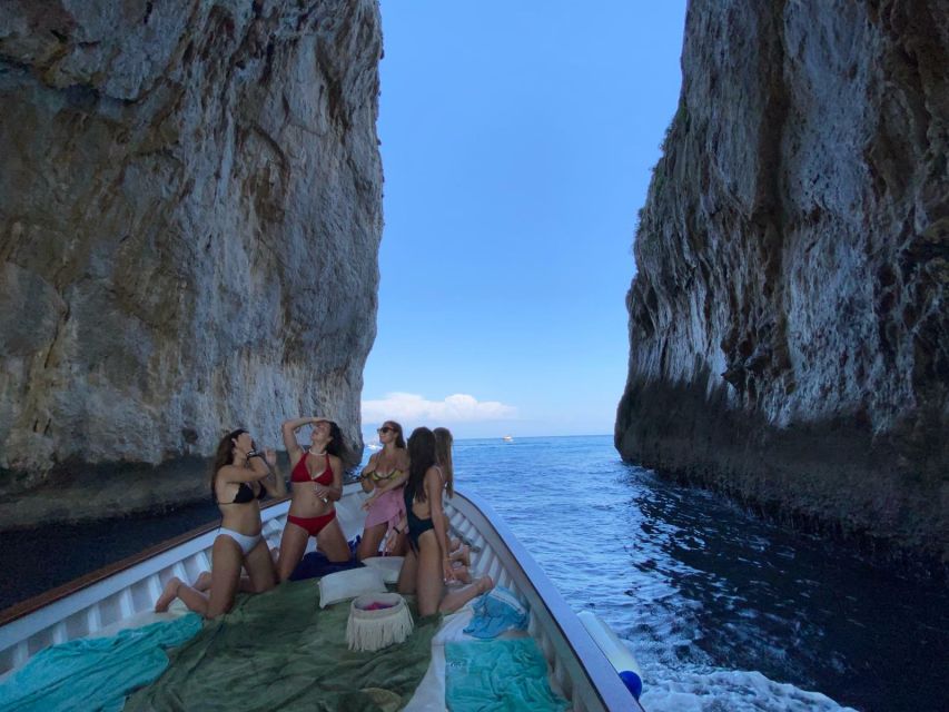 Capri: Island and Grottos Boat Cruise with Snacks and Drinks - Key points to know before you go