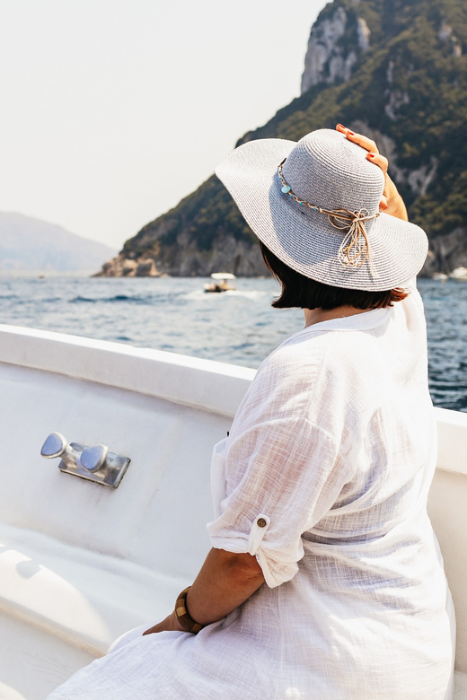 Capri: Island Boat Tour and Optional Blue Grotto Visit - Tiberius’s Leap and the darker side of Villa Jovis