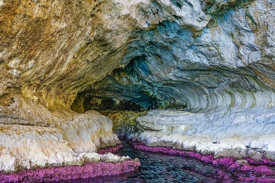 Capri: Island Boat Tour with Blue Grotto Stop - What really happens at the Blue Grotto