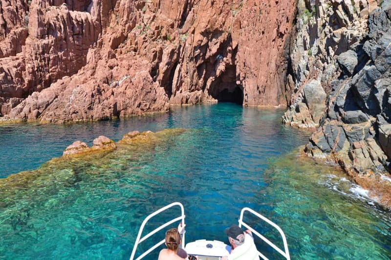 Cargèse: Calanques of Piana on a family boat - The crew adds warmth to the outing