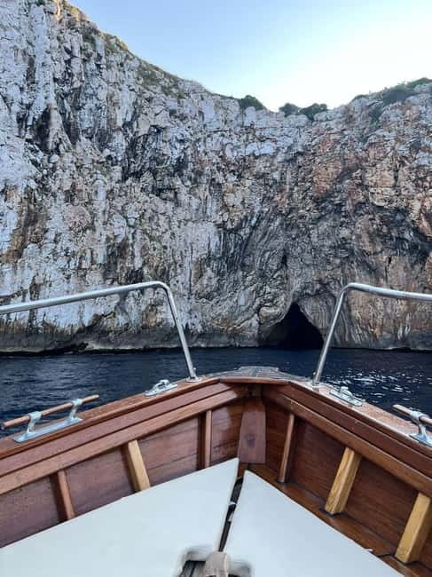 CASTRO-MALEPASSO: 3H CAVES BOAT TOUR WITH APERITIVE - The Salento aperitif on board