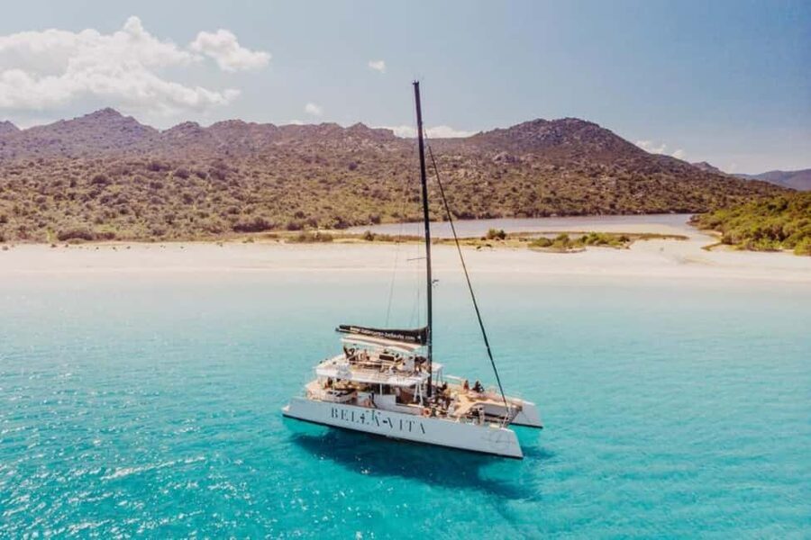 Catamaran day excursion - The first hours: open-water views and coastal scenery