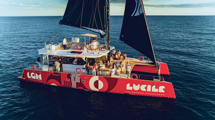 Catamaran Lucile | La Grande Motte Guided tours of the ports - Leaving La Grande Motte from the Charles-de-Gaulle quay