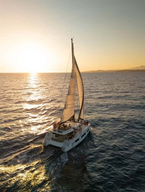Catamaran trip to the Lavezzi Islands at sunset with snorkeling - From Piantarella Beach to the Lavezzi Islands
