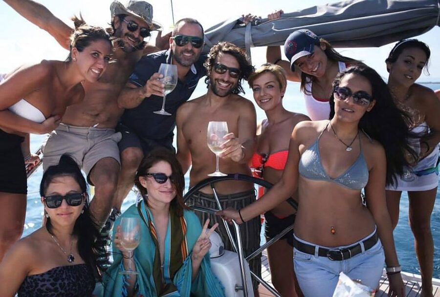 Catania: Coastline Sailing Trip 6hr with Aperitif and Lunch - Sailing beneath Mount Etna