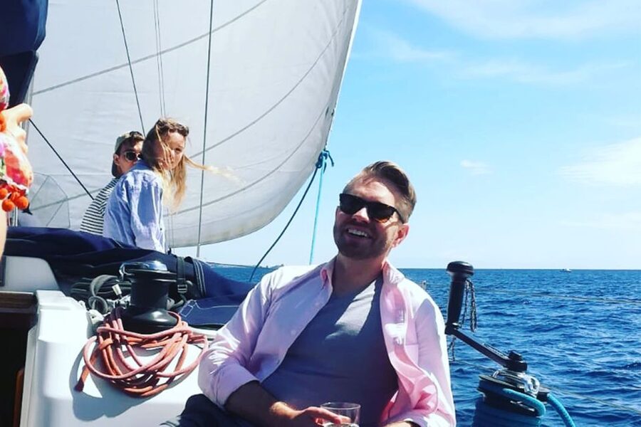 Catania: Coastline Sailing Trip with Aperitif and Prosecco - The crew and the atmosphere
