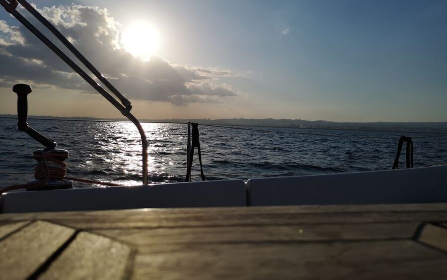 Catania: Guided Sunset Sailing Trip with Aperitif & Prosecco - A crew that shapes the evening