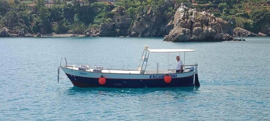 Cefalù: boat ride with swimming and aperitif and snorkeling - Meeting the boat at Eolo Café