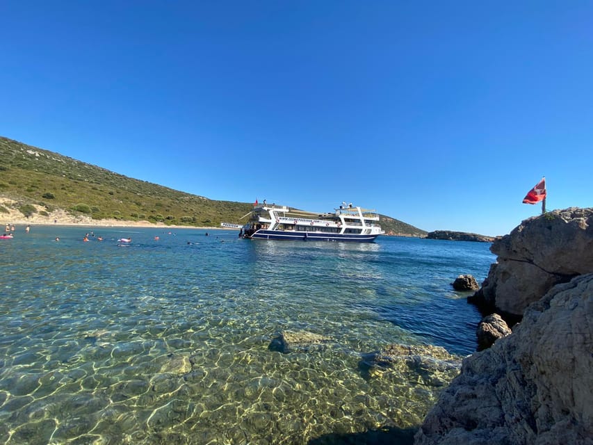Cesme: Islands and Bays Boat Trip with BBQ Lunch - BBQ lunch with a view of the Aegean