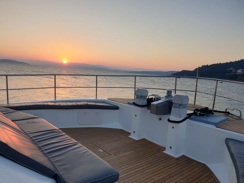 Chalkidiki: Blue Lagoon & Ammouliani Island Cruise & Lunch - Greek barbecue lunch with a view