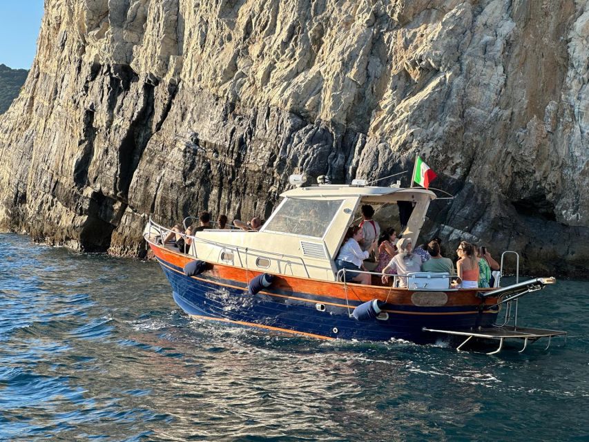 Cinque Terre & Portovenere: Boat Tour - Byron Grotto and the swimming coves