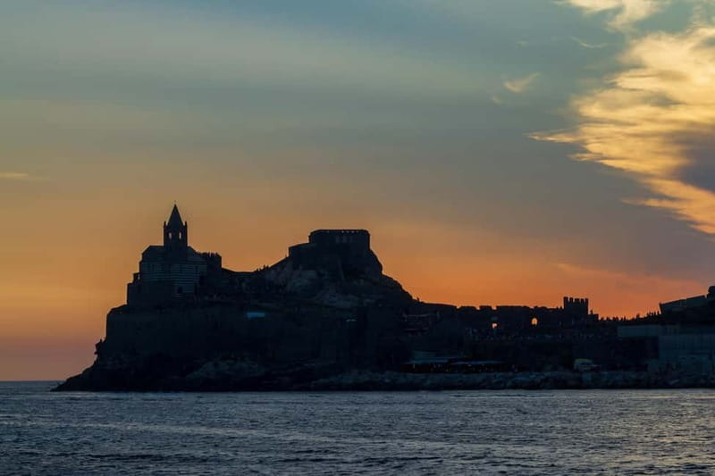 Cinque Terre: Sunset cruise tour with aperitif - Lounge music before sunset, dancing after dark