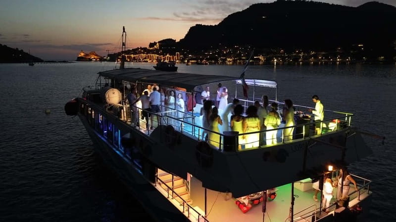 Cinque Terre: Sunset cruise tour with aperitif - Boarding at Molo Italia in La Spezia