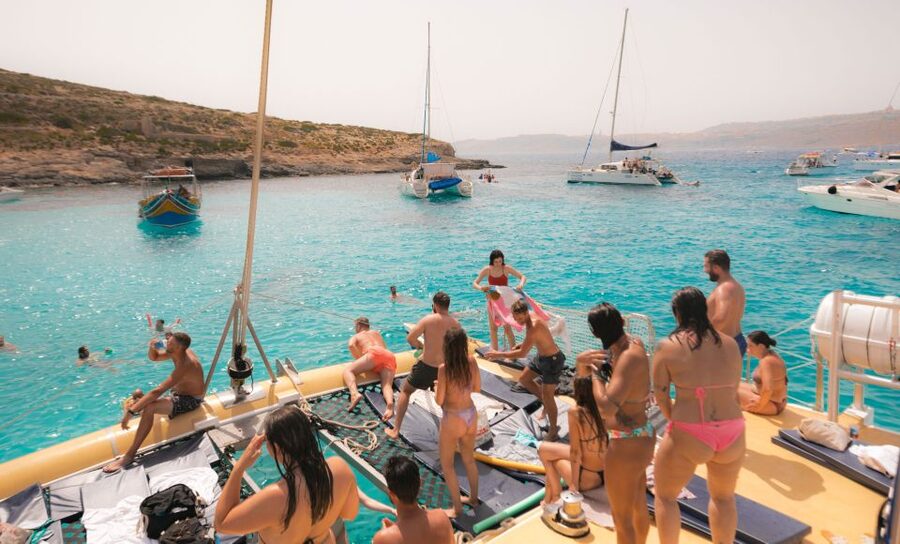 Comino: Blue Lagoon Catamaran Cruise with Lunch and Open Bar - Open bar, sun, and the afternoon party