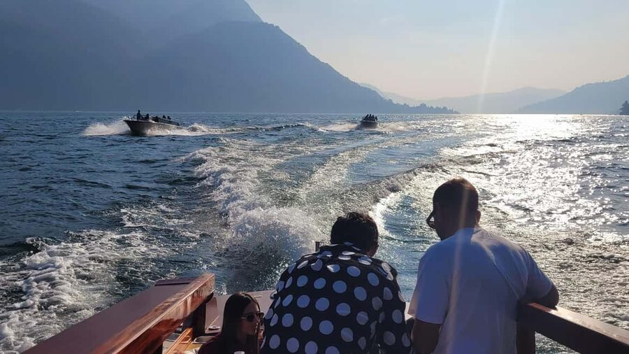 Como Boat experience • Shared Boat Tour with a hot drink - Villa Oleandra and the short photo stop