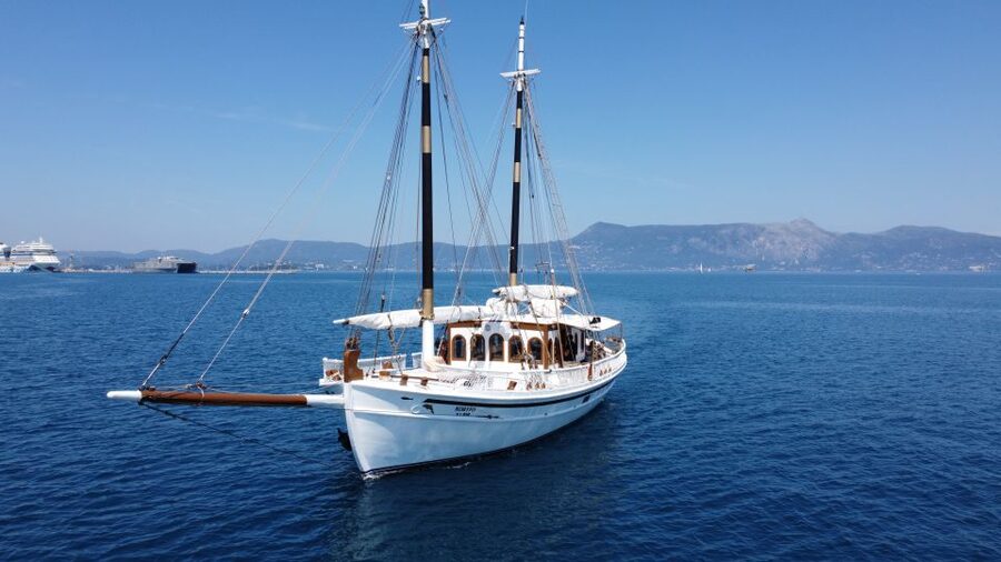 Corfu: Sunset Cruise on Classic Boat with Cocktails & Snacks - Pontikonissi and the sunset stop