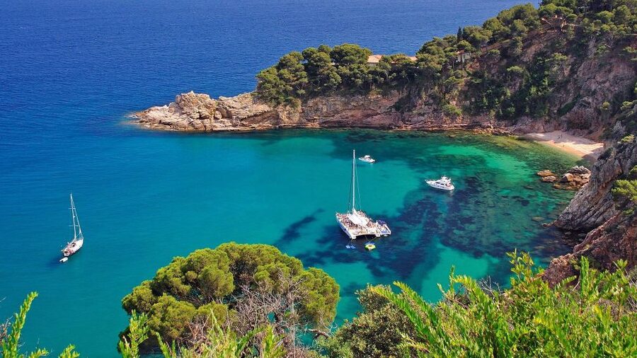 Costa Brava: Boat Ride and Tossa Visit with Hotel Pickup - Why this Barcelona day trip works
