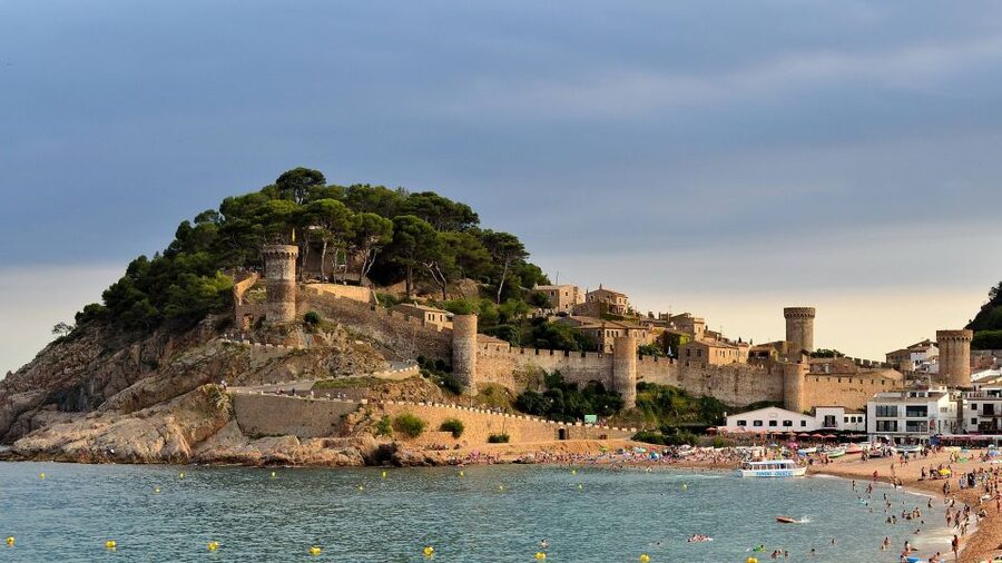 Costa Brava: Boat Ride and Tossa Visit with Hotel Pickup - Who will enjoy this Costa Brava tour?
