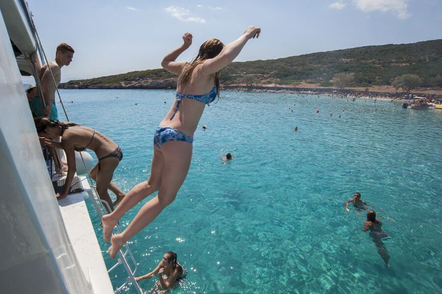 Crete: Spinalonga, Elounda, & Agios Nikolaos Boat Tour & BBQ - Spinalonga and the story behind the fortress