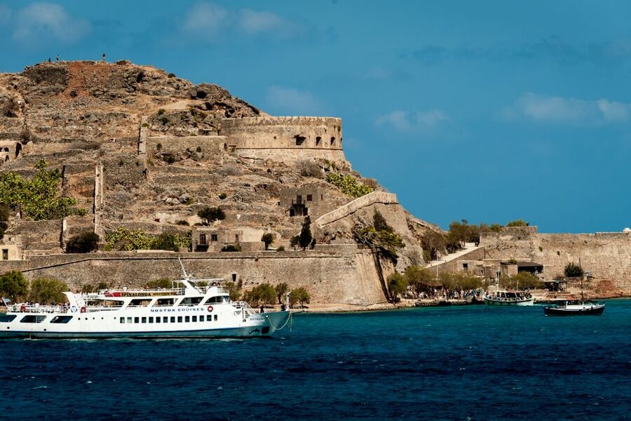 Crete: Spinalonga, Elounda, & Agios Nikolaos Boat Tour & BBQ - Agios Nikolaos and the bottomless Lake of Voulismeni