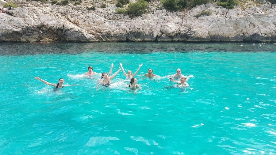 Cruise, Coffee and Swimming in the Calanques of Frioul - Pick your boarding point carefully at the Old Port
