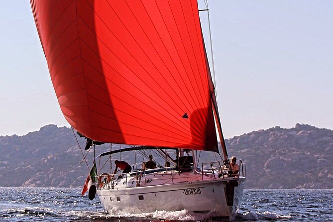 Daily sailing trip in the La Maddalena Archipelago - The service dinghy makes beach access easier