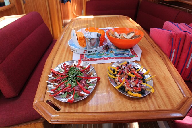 Daily sailing trip in the La Maddalena Archipelago - Lunch onboard is a serious part of the value