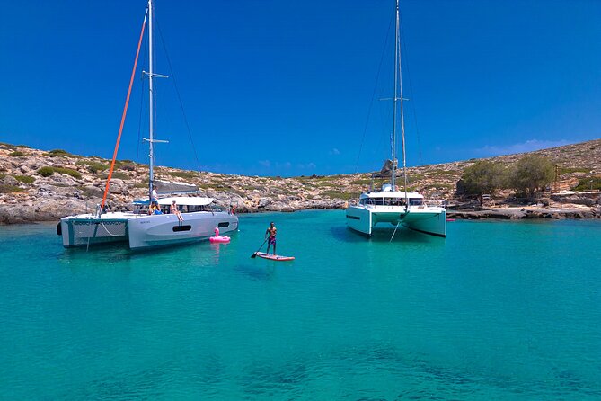 Dia Island Catamaran – Premium Lunch, Open Bar, Small Group - The catamaran makes the day comfortable