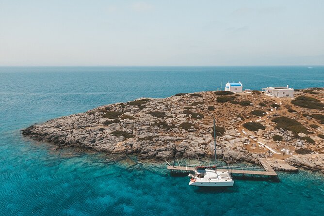 Dia Island Catamaran – Premium Lunch, Open Bar, Small Group - Four hours at Dia’s clear-water bay