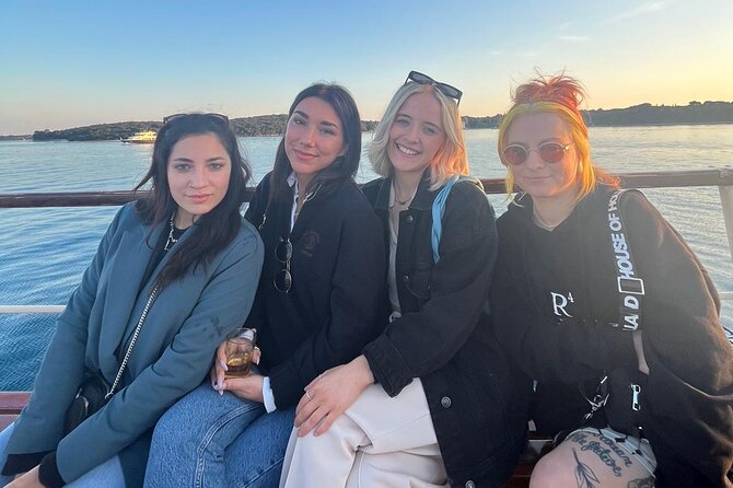 Dolphin Watching & Sunset Boat Tour With Dinner and Drinks - The sunset return to Pula