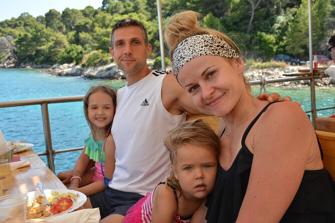Dubrovnik: 3 Islands Boat Tour with Lunch & drinks(FR, ES, EN) - Koločep: a short swim and party-deck finish