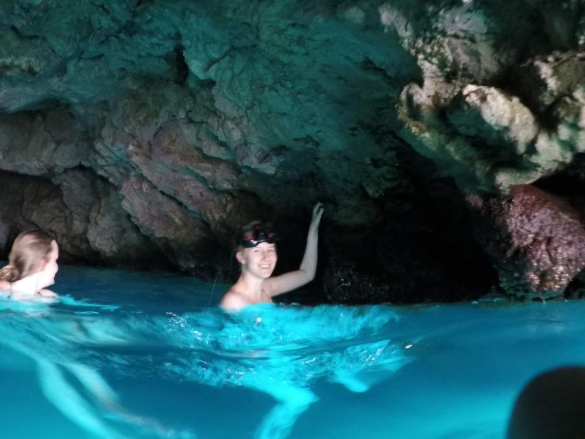 Dubrovnik: Blue Cave & Sunj Beach Boat Tour with Drinks - A four-hour escape from Dubrovnik