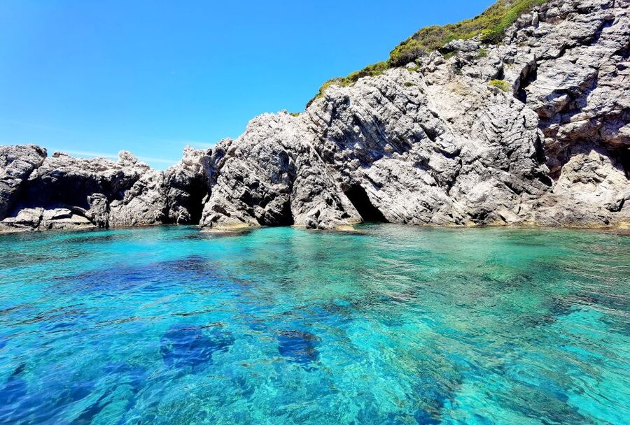 Dubrovnik: Blue Cave & Sunj Beach Boat Tour with Drinks - A long, useful stop at Šunj Beach