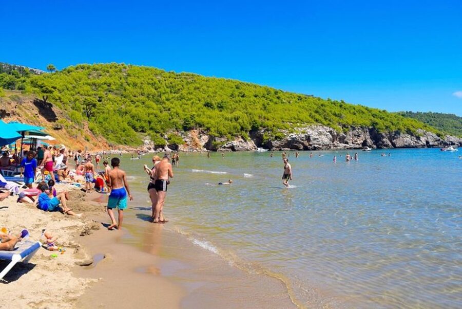 Dubrovnik: Blue Cave & Sunj Beach Boat Tour with Drinks - Drinks, snorkeling gear, and the guide service