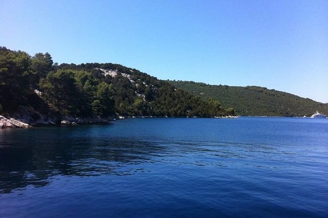 Dubrovnik Elafiti Islands Cruise with Lunch, Drinks and Pickup - Unlimited drinks keep the day simple