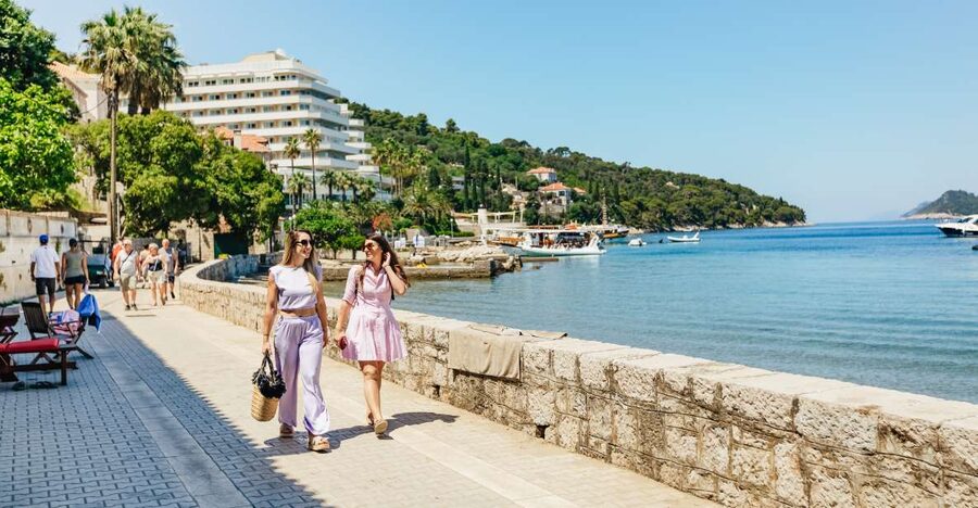 Dubrovnik: Elaphite Island Cruise w/ Drinks & Optional Lunch - Lunch, wine, and the practical value of eating aboard