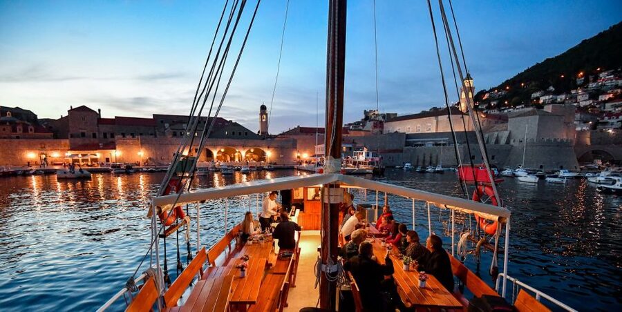Dubrovnik: Panoramic Sunset Cocktail Cruise Around Old Town - Seeing Dubrovnik’s City Walls from sea level